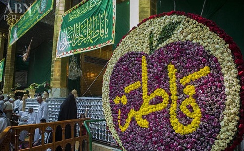 گل آرایی حرم حضرت عباس(ع) در سالروز ولادت حضرت زهرا(س) + تصاویر