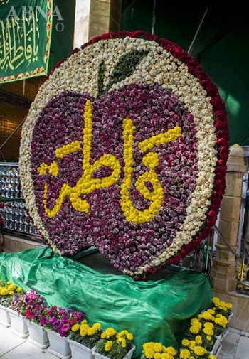 گل آرایی حرم حضرت عباس(ع) در سالروز ولادت حضرت زهرا(س) + تصاویر