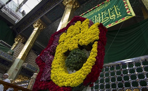 گل آرایی حرم حضرت عباس(ع) در سالروز ولادت حضرت زهرا(س) + تصاویر