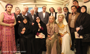 وزیر بهداشت به تماشای «سقراط» نشست