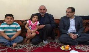 دیدار وزیر بهداشت با خانواده مرحوم عساکره/دولت از خانواده مرحوم عساکره حمایت می‌کند