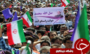 حضور پورشور مردم در مسیر استقبال رئیس جمهور