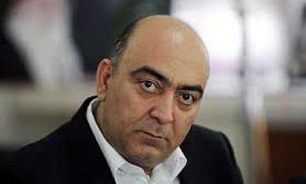 سیاسی مدیر عاملی را تایید و خرید پرسپولیس را تکذیب کرد
