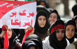 دانش آموزان بسیجی اعتراض خود را به رفتار وحشیانه آل سعود اعلام کردند