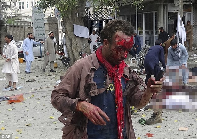 تصاویری دلخراش از حمله انتحاری گروه تروریستی داعش در افغانستان