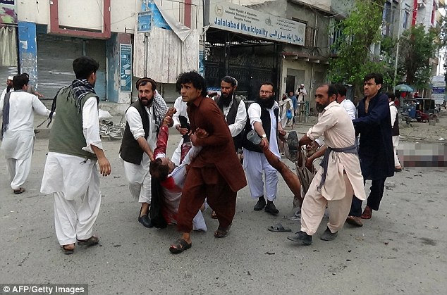 تصاویری دلخراش از حمله انتحاری گروه تروریستی داعش در افغانستان