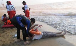 نجات نوجوان 12 ساله مشهدی از غرق شدن در آبهای ساحلی بندرعباس
