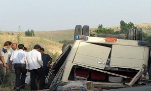 واژگونی مینی&zwnj;بوس در محور آزادشهر 18 نفر را راهی بیمارستان کرد