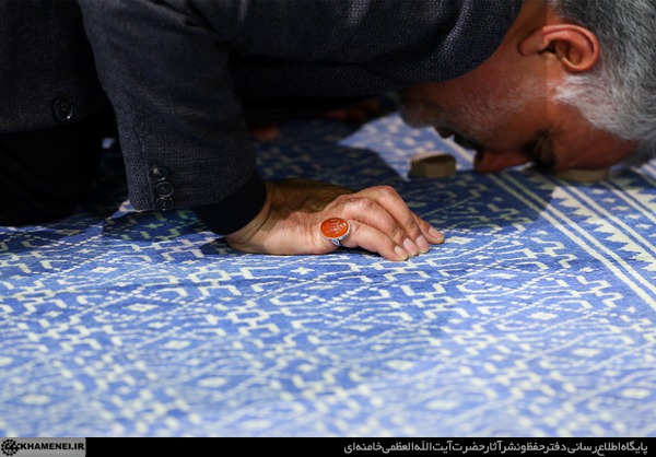 حاج قاسم سلیمانی در آخرین شب عزاداری فاطمیه ۱۴۳۶ در محضر مقام معظم رهبری + تصاویر