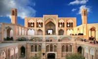 معماری مسجد آقا بزرگ کاشان تکامل هنر در قلمرو مکتب است