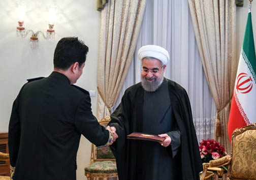 لباس سفیر کامبوج و همسرش در تهران (عکس)