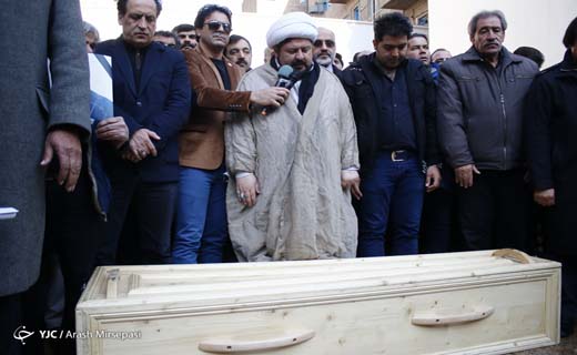 پیکر ولی&zwnj;الله مؤمنی با حضور بزرگان بازیگری و دوبلاژ تشیع شد