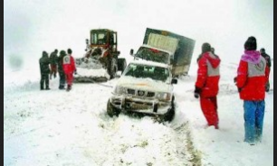 نجات افراد گرفتاردر برف درجاده مهاباد- سردشت
