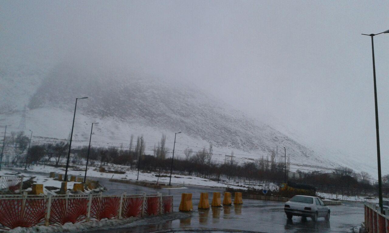 تلطیف هوای شازندبا  تلفیق برف وباران+ تصاویر