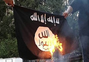 آیا به آتش کشیدن پرچم داعش جایز است؟