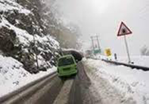 برف و کولاک شدید در محورهای استان سمنان
