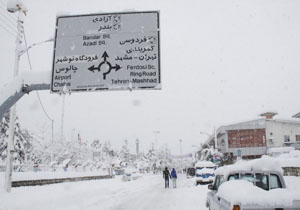 7 محور مسدود است/بارش برف در ایلام