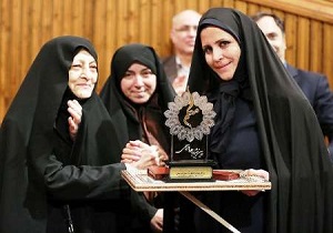 اقدام فداکارانه معلم بیجاری درراستای کمک به دانش آموزان بی بضاعت