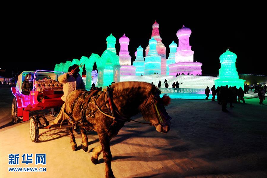 آغاز بکار جشنواره برف و یخ در چین+ تصاویر