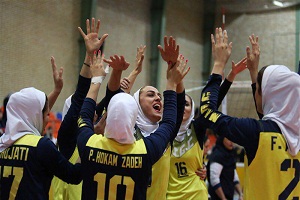 پيروزى گاز با طعم قهرمانى نيم فصل