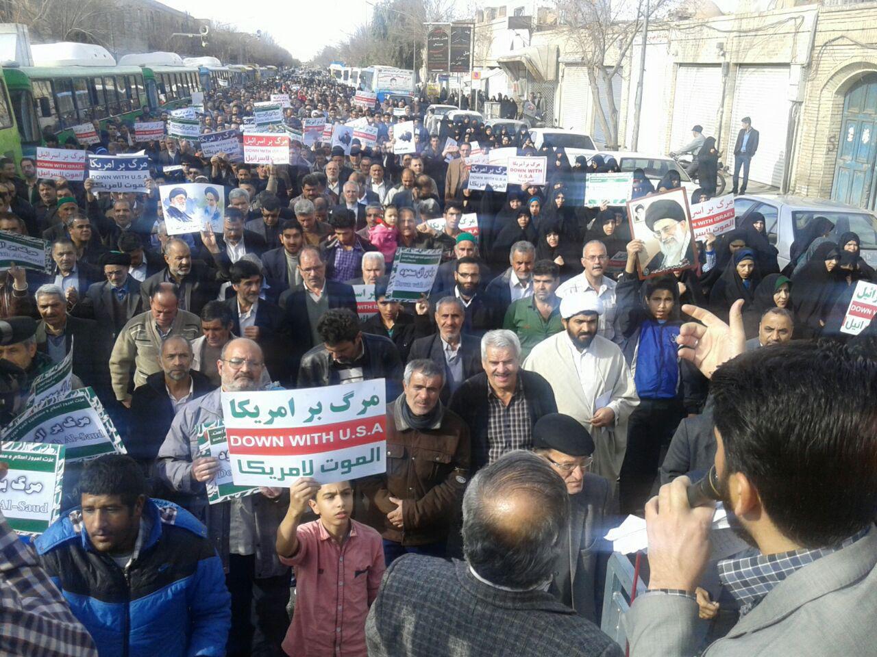راهپیمایی نمازگزاران در اعتراض به شهادت آیت الله نمر