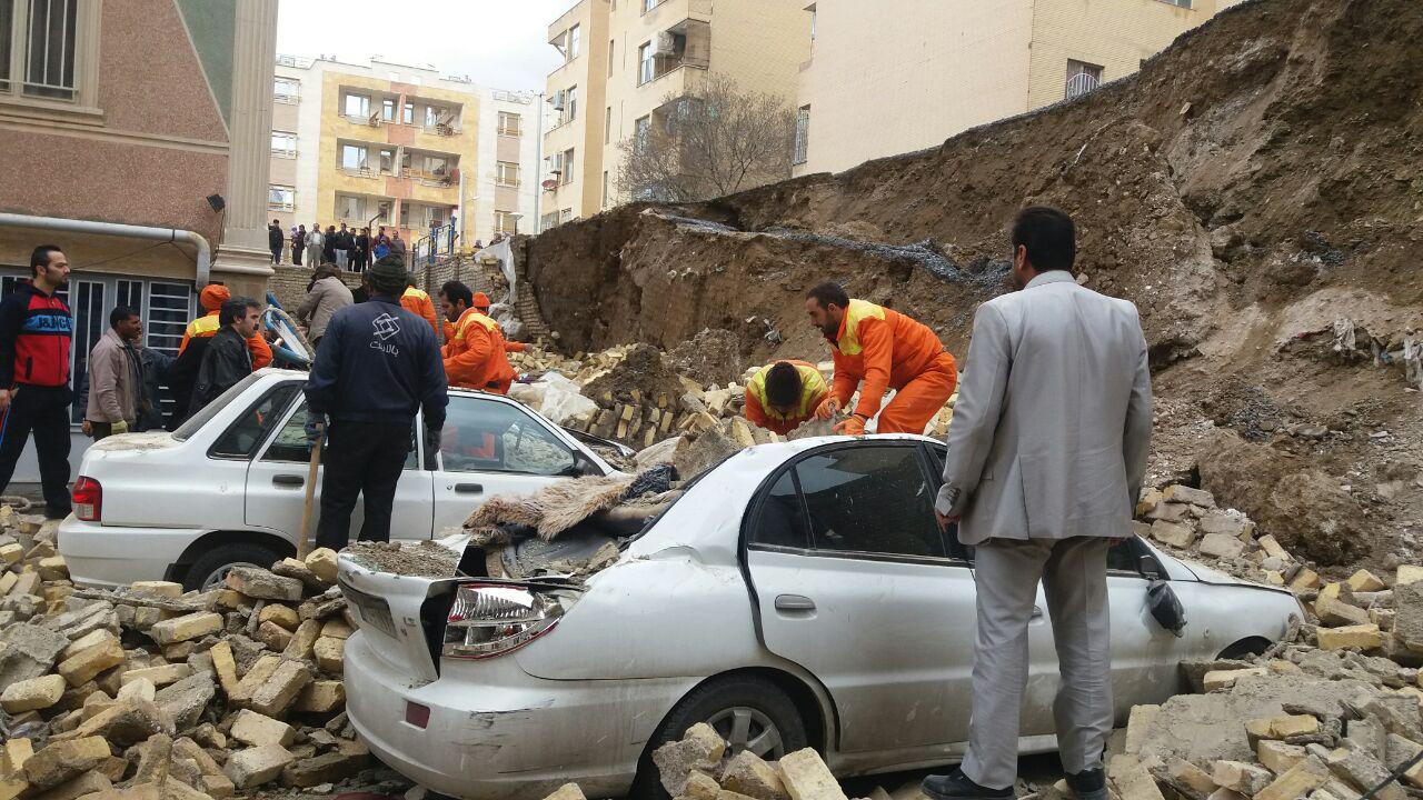 ریزش دیوار در شهرک گردوی اراک