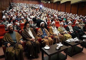 بزرگ‌ترین میدان مبارزه با دشمن مهار رکود، گرانى و رفع بیکارى است