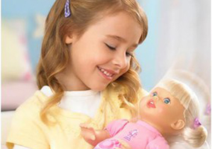 دخترها با عروسک بازی، مادر بودن را یاد می‌گیرند