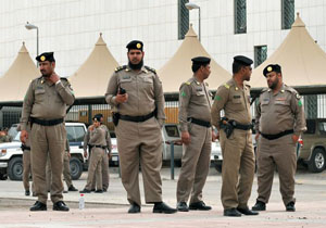 انگلیس، آموزش دهنده پلیس‌های خشن عربستان