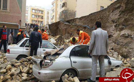 دیواری که به 10 خودرو آسیب زد + تصاویر