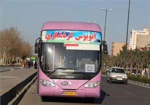توقف 6 ساعته اتوبوس گردشگران به دلیل کنار هم نشستن زن و مرد