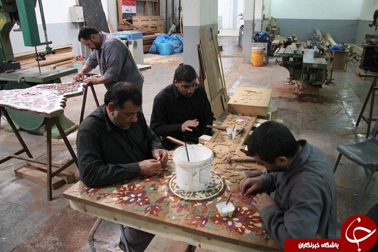 نصب دکور چوبی داخل ضریح جدید حضرت عباس علیه السلام