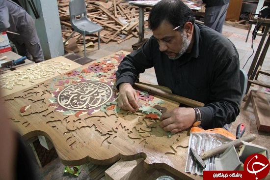 نصب دکور چوبی داخل ضریح جدید حضرت عباس علیه السلام