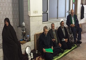 حضور لاریجانی در بیت شهیدان بهنیا و صفری