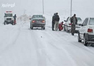 امداد رسانی به 45 دستگاه خودروی گرفتار در برف و کولاک