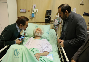 عیادت معاون سرمایه انسانی رسانه ملی از شاعر پیشکسوت انقلاب