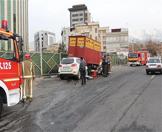 برخورد شدید خودرو شاسی بلند با کامیون +تصاویر