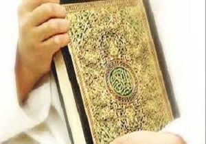 توزیع کتب قرآنی و مذهبی در بین دانش آموزان