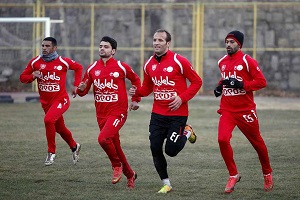 تمرین پرسپولیس در غیاب عالیشاه و با حضور میناوند برگزار شد