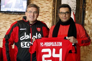 پیراهن کاپیتان پرسپولیس حراج می شود
