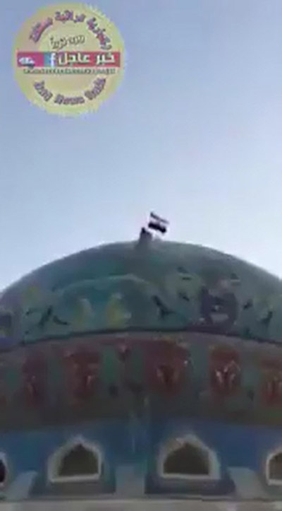 جشن نیروهای عراقی هنگام پایین کشیدن پرچم داعش در رمادی+ تصاویر