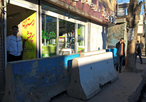 پیاده&zwnj;رویی که به دلیل پرداخت نشدن عوارض مسدود شد + فیلم و تصاویر