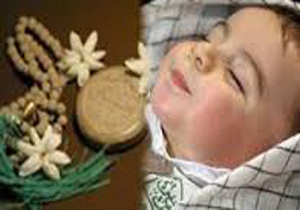 چرا در گوش نوزاد اذان می‌گویند