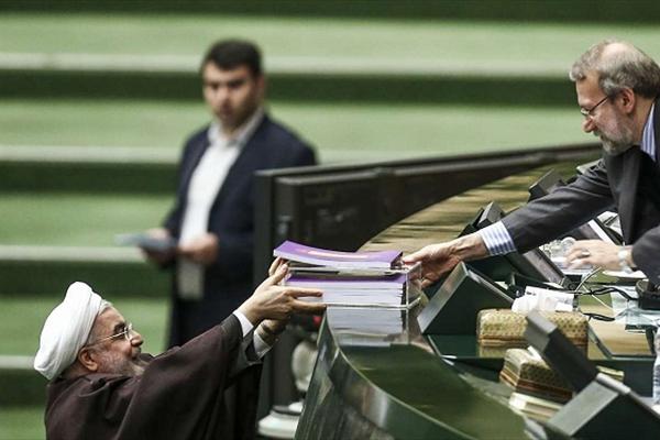 روحانی اولین بودجه «پسابرجام» را تقدیم مجلس کرد+ متن لوایح