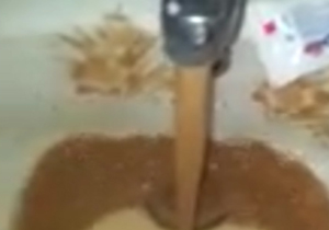 بفرمایید آب شرب گل‌آلود! + فیلم