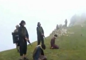 اعدام فجیع ۳ مرد افغانی توسط گروه تروریستی داعش + فیلم(18+)