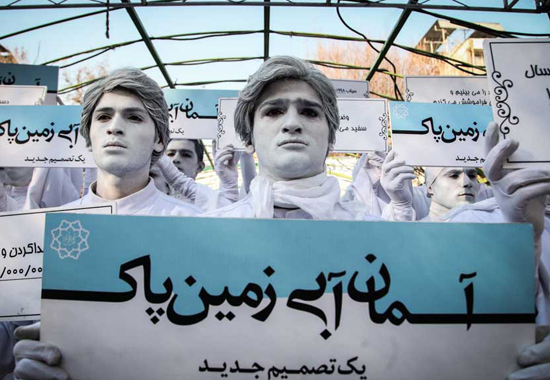 آسمان آبی تهران به رنگ کلاغ&zwnj;ها