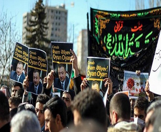 مجله مستهجن همجنس بازان مجور گرفت