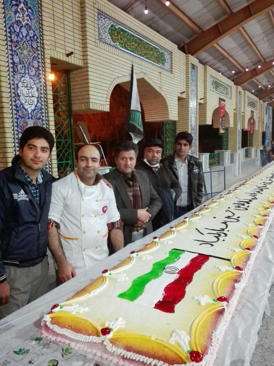 پخت کیک 70 متری در شب میلاد نبی اکرم + تصاویر