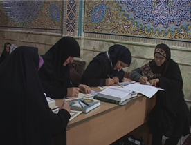 کتابت آیات قرآنی توسط سوادآموزان استان مرکزی